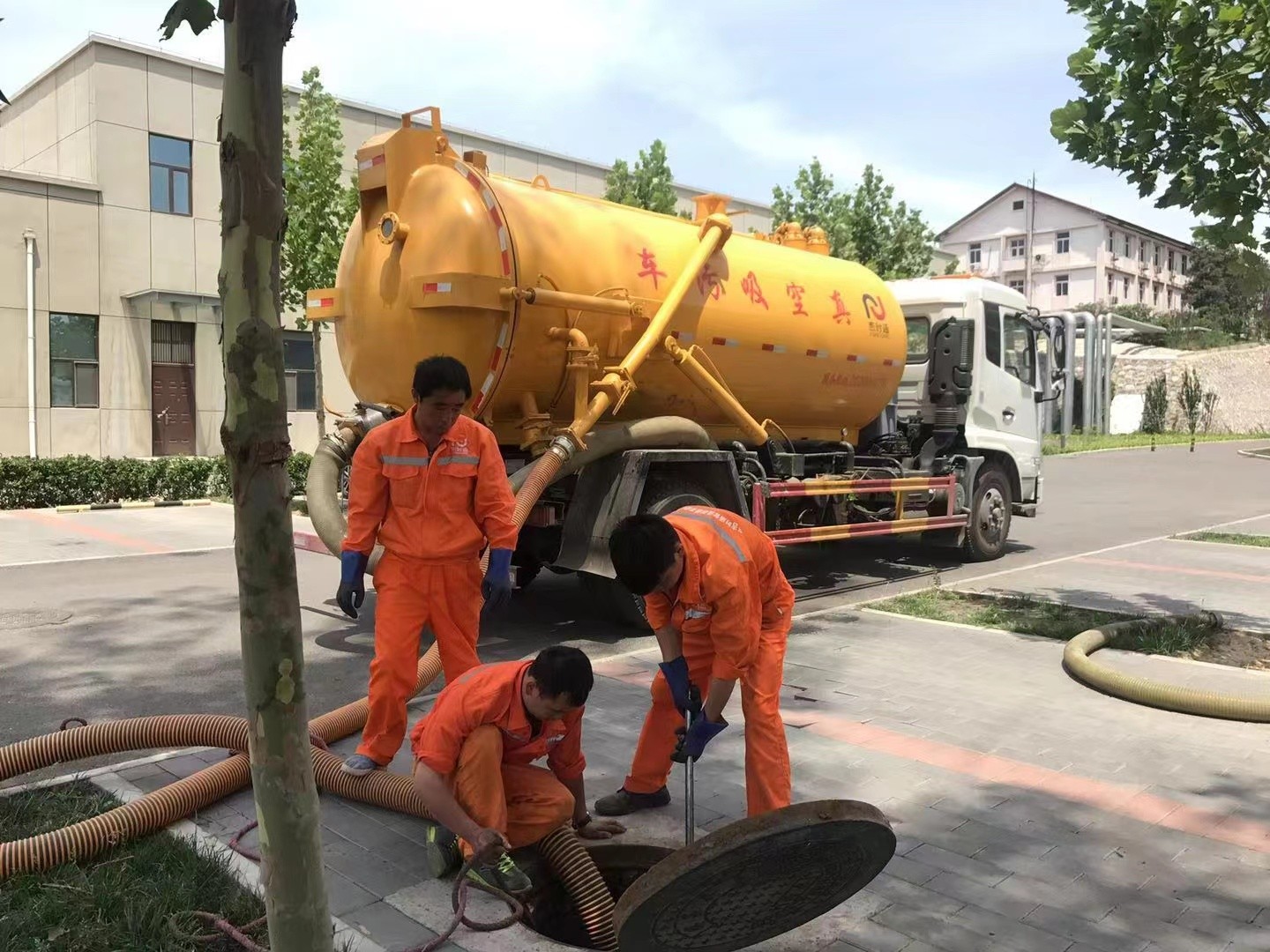 剑阁化粪池清理与5-8吨吸粪车施工效率分析